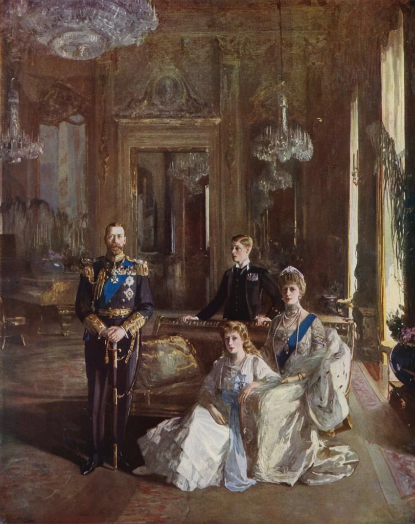 Re Giorgio V, la regina Mary, il Principe di Galles e la Principessa Mary nel White Drawing Room, Buckingham Palace, London, 1913